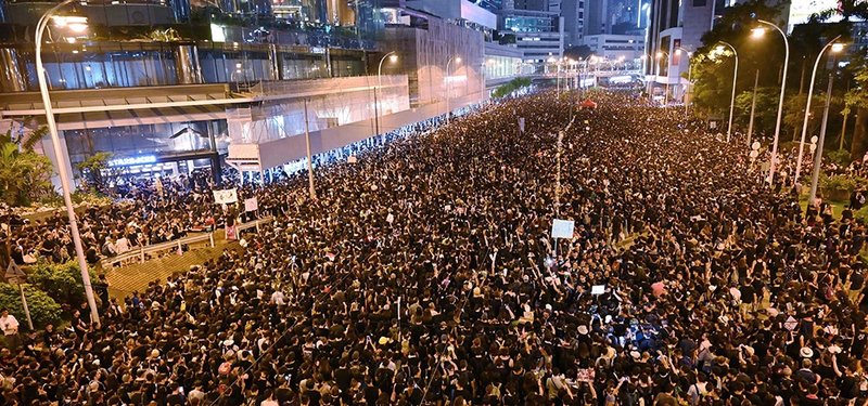 2-million-strong protest draws apology from Hong Kong leader over extradition bill
