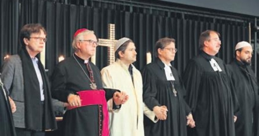 Anma töreninde FETÖ skandalı