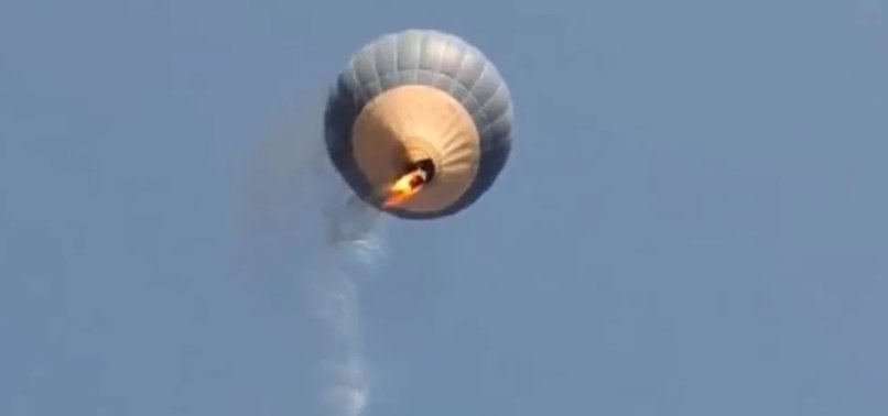 MEXICO: TWO DIE WHEN HOT-AIR BALLOON CATCHES FIRE