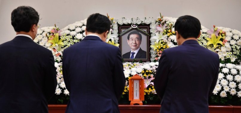 SEOUL MAYOR LEFT NOTE SAYING SORRY AS SOUTH KOREA MOURNS
