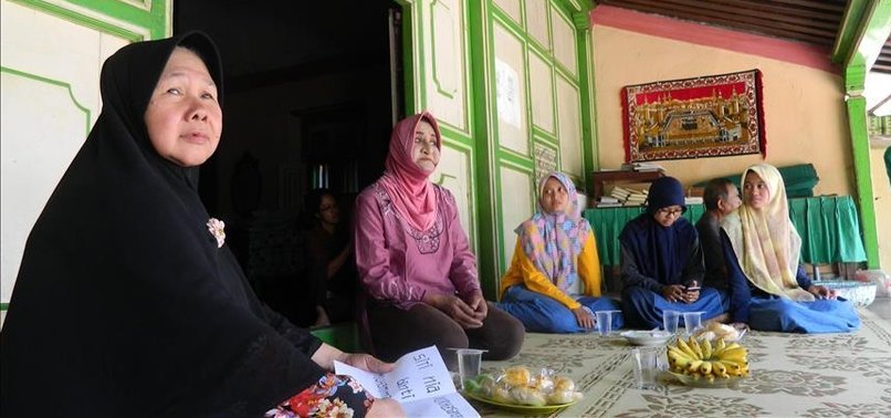 WOMEN AT MARGINS OF INDONESIAN SOCIETY STUDY ISLAM