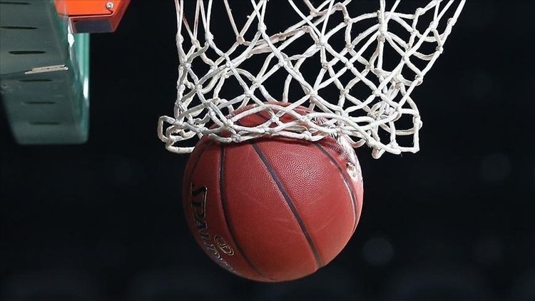 İtalya’da gençler basketbol maçında siyahi bir oyuncuya ırkçı hakaret