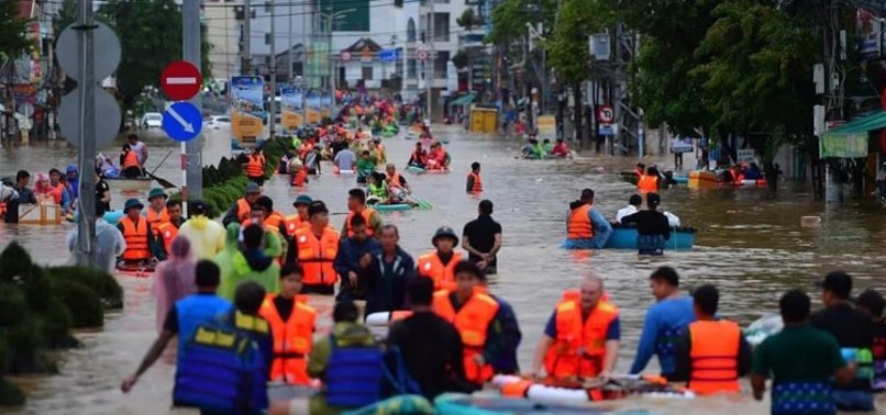 VIETNAM FLOOD DEATH TOLL RISES TO 90