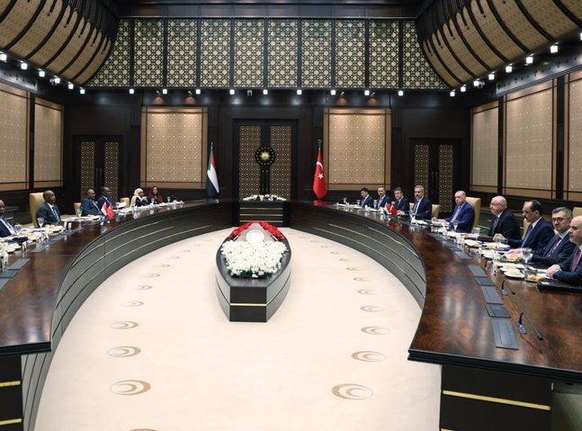 Erdoğan se je sestal s predsednikom Sudanskega sveta el-Burhanom v Ankari