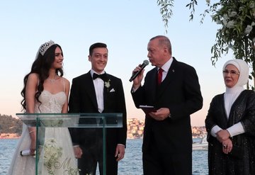 Mesut Özil ve Amine Gülşe evlendi
