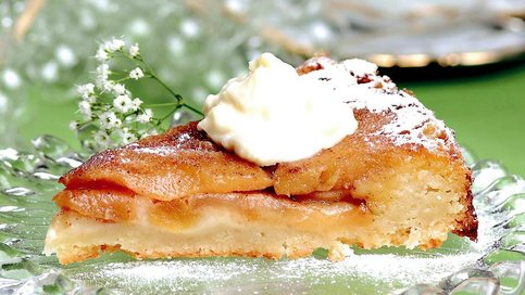 Tereyağlı Elmalı Tart