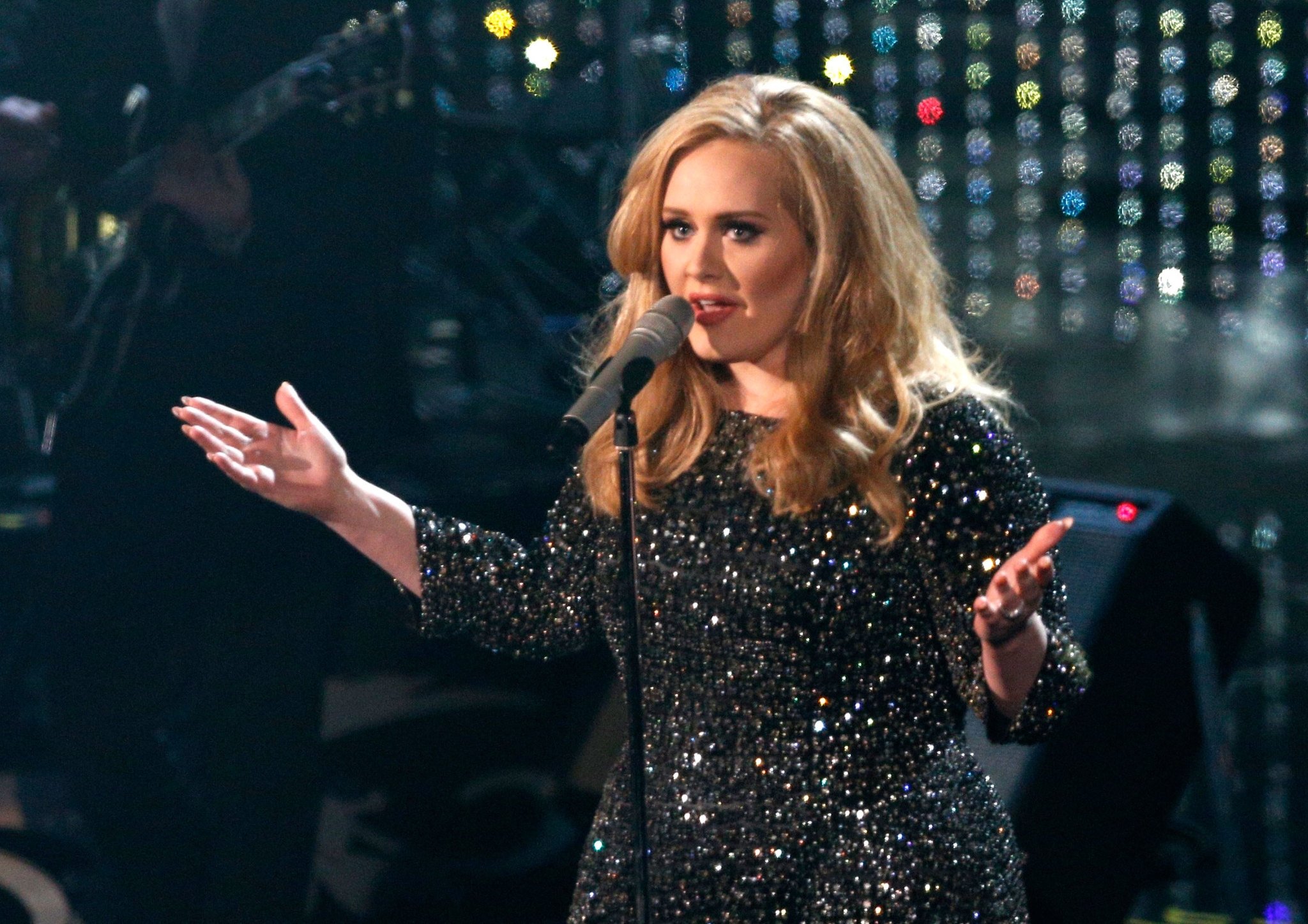 adele 4 albumunu cikarmaya