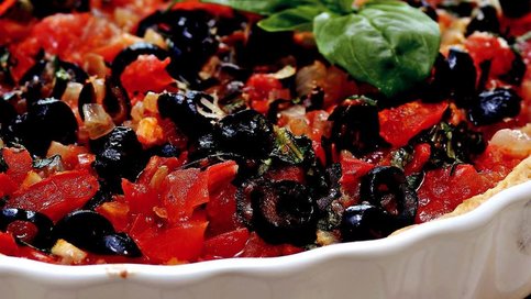 Zeytinli Ve Domatesli Tart