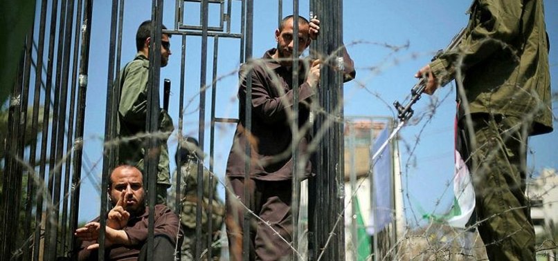 ISRAEL CUTS AMOUNT OF BREAD FOR PALESTINIAN PRISONERS