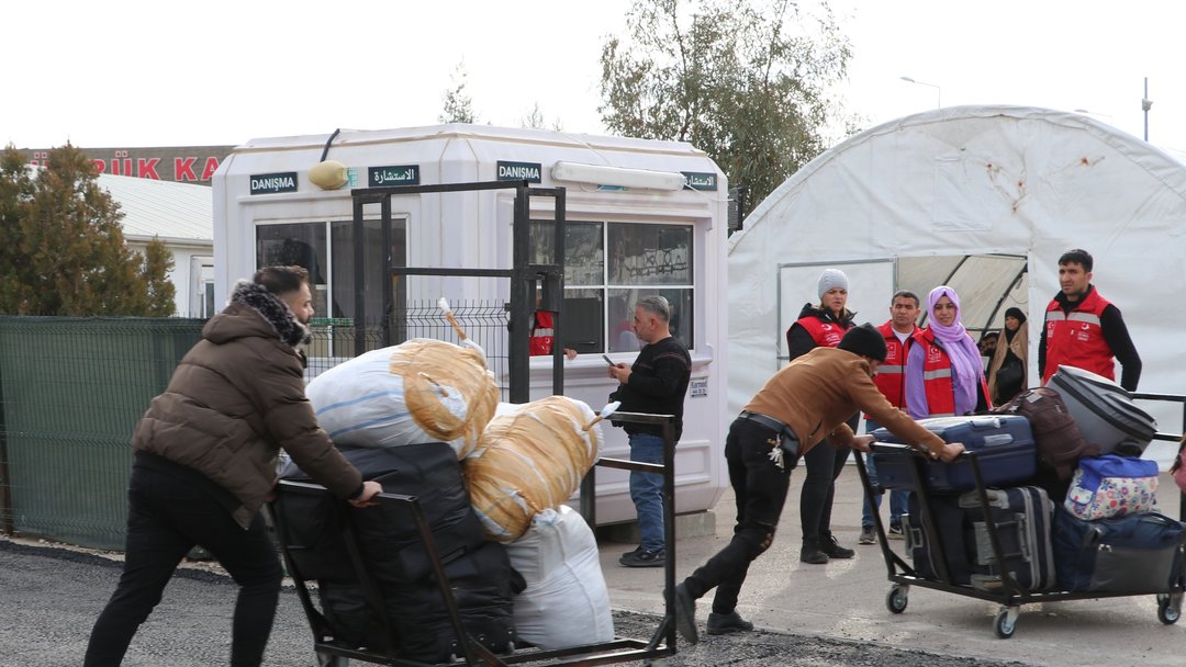 SURİYELİLERİN ÜLKELERİNE DÖNÜŞÜ SÜRÜYOR