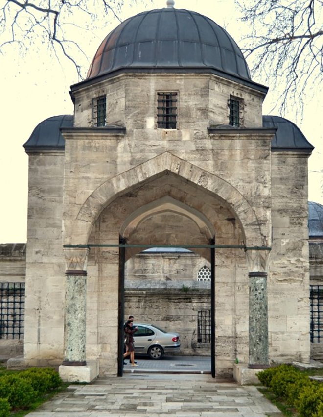SÜLEYMANİYE KÜLLİYESİ BATI KAPISI