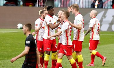 Leipzig beat Stuttgart to keep Bundesliga title race alive