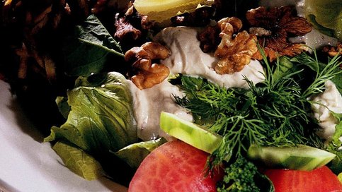 Cevizli Yeşillik Salatası