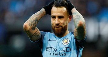 Man City defender Otamendi signs contract extension to 2022