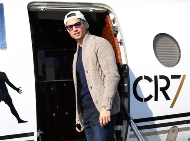 Ronaldo reportedly sells private jet to buy a bigger one