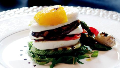 Izgara Sebzeli Mozarella Salatası