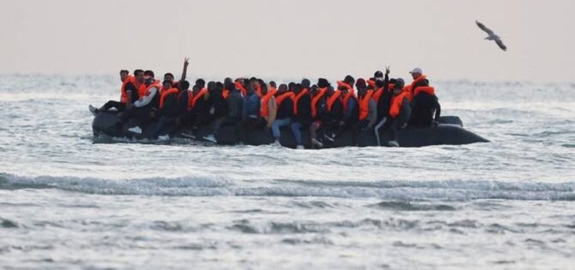 HUNDREDS OF MIGRANTS ARRIVE ON CRETE