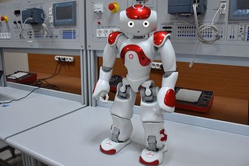 İnsansı robot yabancı dil öğretecek