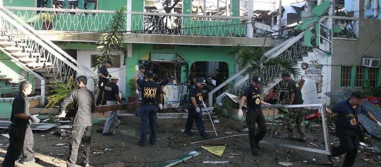 Filipinler’de camiye bombalı saldırı: 2 ölü