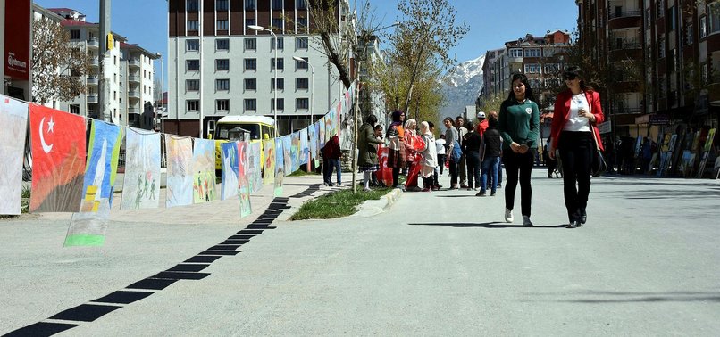 TURKISH CHILDREN SET WORLD RECORD FOR LARGEST OPEN-AIR ART EXHIBIT