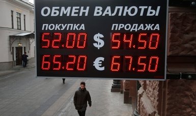 Russia eases obligation to sell foreign currency
