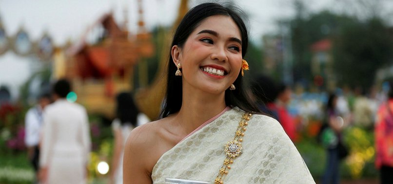 VENERATING THE PAST, TRADITIONAL COSTUME FEVER GRIPS THAILAND