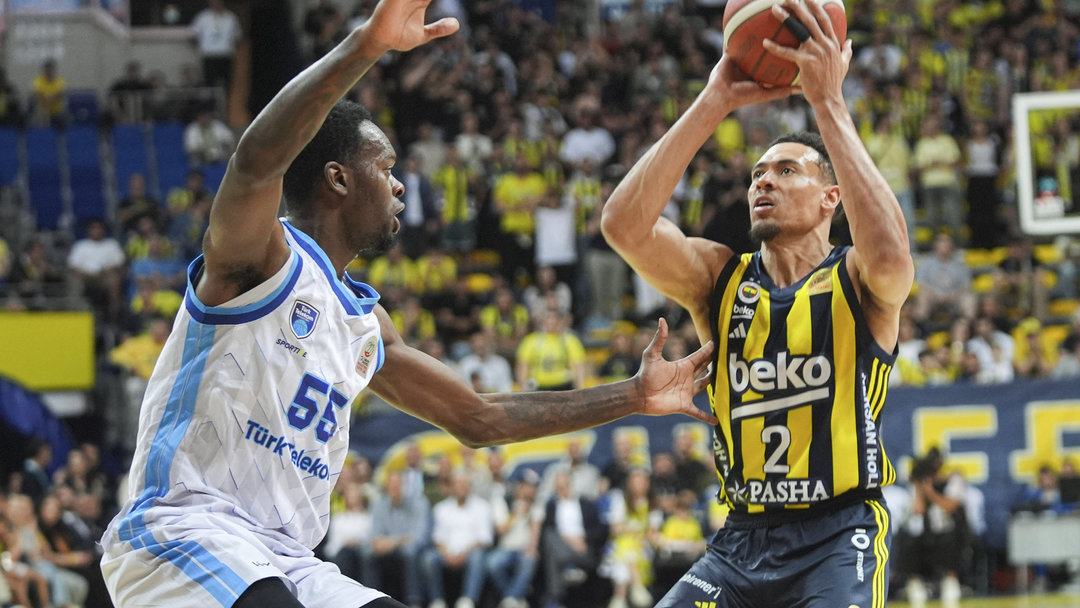 FENERBAHÇE BEKO SERİDE ÖNE GEÇTİ
