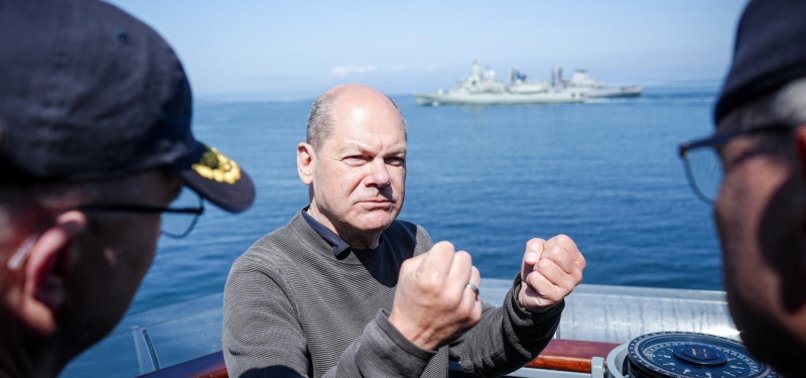 SCHOLZ IMPRESSED BY NAVAL EXERCISES IN BALTIC SEA DURING VISIT
