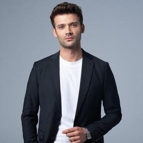 Caner Topçu – Kimdir