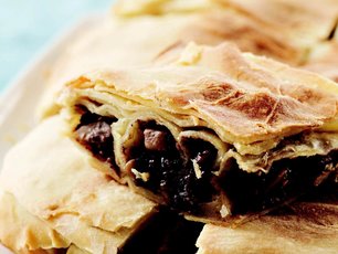 Siyah Pirinçli ve Mantarlı Açma Börek
