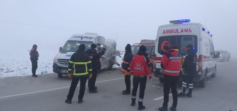 4 KILLED AS MINIBUS COLLIDES WITH TRUCK IN SE TURKEY