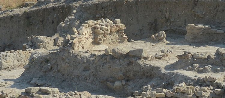 Maydos’ta 4 bin yıllık savunma duvarı bulundu