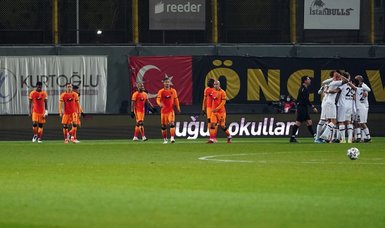 Karagümrük inflict defeat on Galatasaray thanks to last-minute goal scored by Mevlüt Erdinç
