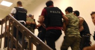 Darbeci askerlere duruşmada büyük şok: 18’i tutuklandı!