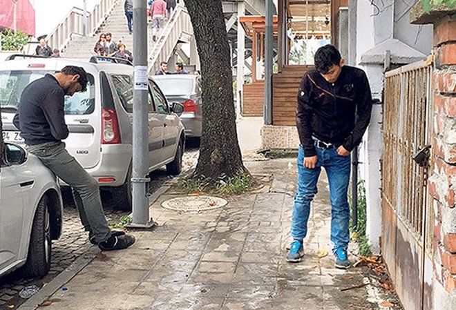 Yaşarken can çekiştiren bela