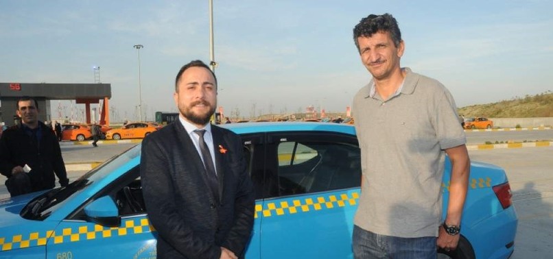 TURKISH TAXI DRIVER RETURNS BAG FULL OF CASH TO OWNER