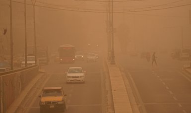 Sandstorm forces closure of Iraqi airports, public buildings