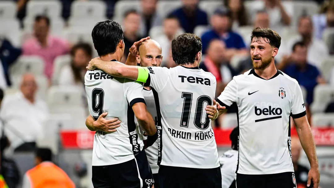 TRENDYOL SÜPER LİG’İN İLK HAFTASINDA BEŞİKTAŞ, EYÜPSPOR’U 25. DAKİKADA VACLAV CERNY’NİN ATTIĞI GOLLE 1-0 YENEREK SEZONA ÜÇ PUANLA BAŞLADI.