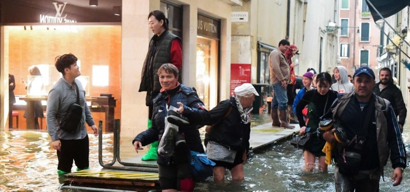 2 DIE IN FLOODS IN SOUTHERN ITALY