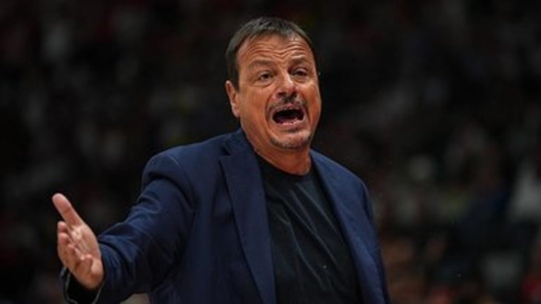 OLYMPIAKOS TARAFTARINDAN KÜFÜRLÜ TEZAHÜRAT