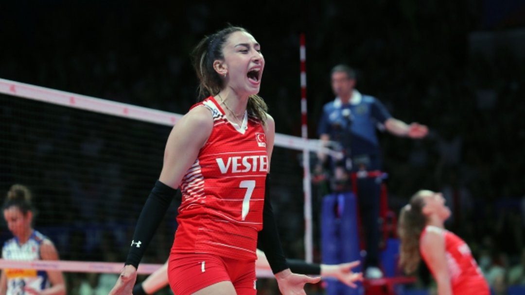 HANDE BALADIN FENERBAHÇE’DE