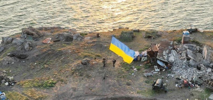 RUSSIA PREVENTS UKRAINE FROM PLANTING FLAG ON SNAKE ISLAND
