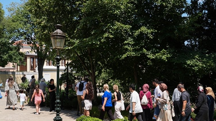 Yıldız Sarayı ziyaretçilerin ilgi odağı oldu
