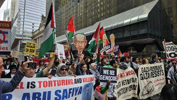 Netanyahu protested in the streets of New York
